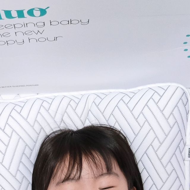 아기모델 서아떠아 🩷 on Instagram: "#광고 #협찬 떠아의 동글동글 두상비법은 아이누오~🤍 시기에 따라 3가지 단계별로 경추지지대 조절가능해서 신생아부터 24개월까지 끄덕없구‼️ 목이