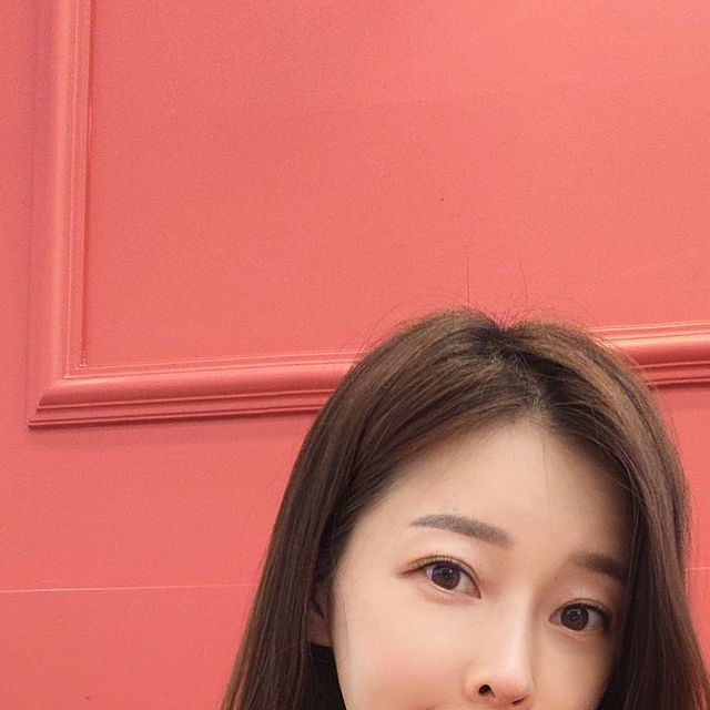 모델진아영 on Instagram: "#광고 이번에 안국건강에서 9월 한달만 판매하는 리미티드 에디션이 출시되었다고해요 이름하여 안국건강 아이원 수박씨 에디션 되겠습니다 🍉 왜수박씨지?? 했는