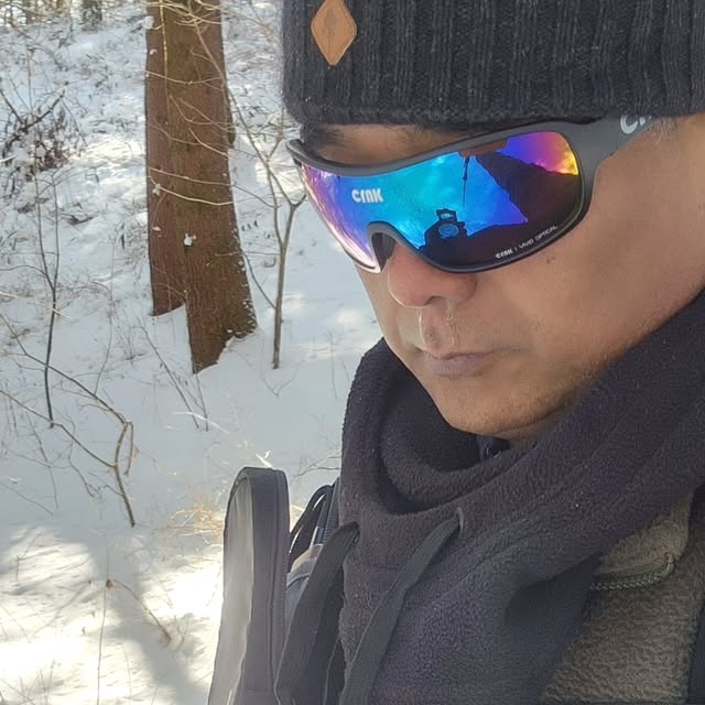 두락이 on Instagram: "#협찬 겨울 산행을 즐기기에 나침반이 필요 했었는데 완전 적합한 프리미엄급의 나침반을 찾았네요 광학 접안렌즈를 통해서 0.5%의 오차율로 방향에 대해서는 완전 정교