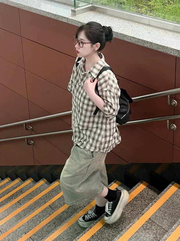[스탠다드에러 헤비 워싱 버뮤다 데님팬츠] 딥 옐로우 여름 빈티지룩 코디 착샷