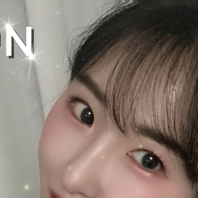 이한울(소울부부_찍사/남편) on Instagram: "#광고 @2an_official

요즘 너무 열일하는 2aN🤍
매번 화장할 때마다 애정하는 아이템들 대공개🩷🩷

많은 뷰티유튜버와 아이돌들이 사랑하는 2aN의 신제품 
꿈과 현실 사이의 사랑스러움 한도 초과 러브 버블 컬렉션 
하츠투하츠와 꾸죽이가 선택한 아이템들🤍🩷
 
🩷베러미 아이팔레트 
버블 캔디! 🍭
달콤한 꿈을 꾸는 듯 캔디 팝 핑크 아이 팔레트! ✨ 

🩷투에이엔 퓨어 글래시 하이라이터
슈가 베일🍰
투명하게 차오르는 맑은 설탕광! 
빛을 머금은 반짝 영롱 광채 
습식 제형으로 모공과 요철 부각 없이 매끈한 피부 표현! 

🩷글레이즈 바운싱 틴트 
피치 버블! 🍑 
말랑 복숭아 시럽에 퐁당 빠진 밀키 피치 핑크! 슈가 버블! 🍓 당도 100% 밀키 스트로베리 핑크! 

롱 웨어링 파운데이션🤍
✅️SEAMLESS FIT
손으로 슥 발라도 밀림 걱정 없는 한 겹 밀착
✅️CLOUD SKIN
첫 터치는 촉촉하게 마무리는 보송하게 픽싱
✅️TONE BUT BETTER
내 피부처럼 섬세하게 스며드는 맑은 컬러

지금 바로 올리브영에서 만나볼수 있으니 뛰어!!
이번 올영 세일때 많이 쟁여 두자아🩷🩷
이미 품절 많이 된건 안비밀..🥲
서둘러요💜

#올영픽#올리브영추천템#올영필수템#러브버블컬렉션#롱웨어링파운데이션미니#컬러플레이듀얼라이너"