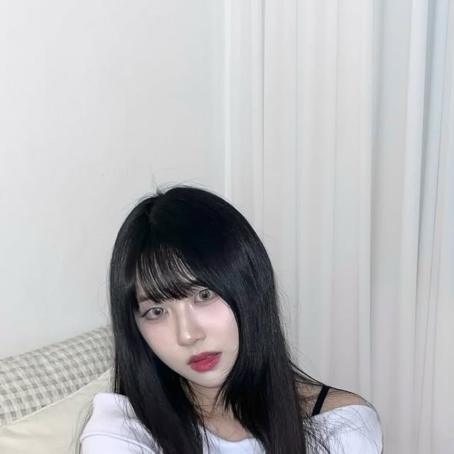 수빈 on Instagram: "#광고 눈이 편안하고 컬러가 예쁜 배드캣 시리즈 렌즈 착용했어욤🖤

이집션 그레이, 샴베이지, 터키시 블루 3가지 컬러로
오묘하면서 고양이 눈처럼 예쁜 색감이 표현돼서
특별한 날 예쁘게 사진 남길 수 있답니다🫶🏻

부드러우면서 깊이있는 분위기를 연출하기에
배드캣 시리즈 렌즈 추천 드려욤!🦋
@i_dollens 

#아이돌렌즈#아이돌#렌즈#뷰티"
