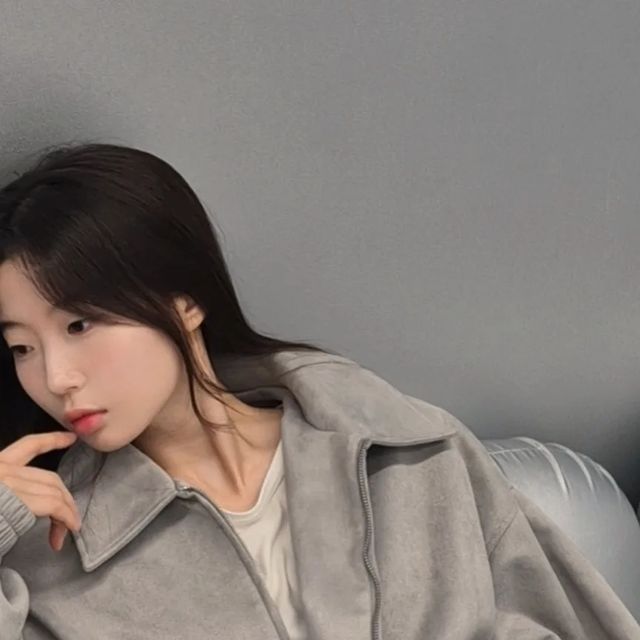 효빈 on Instagram: "#광고 @standarderror_official 요즘 아침 저녁으로 쌀쌀해서 가벼운 아우터는 필수인 듯!! 카라넥에 2WAY 지퍼 덕분에 스타일링도 다양하게 할 수 있어요( ☆∀☆) 소매랑 밑