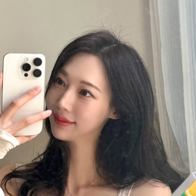 나은지 on Instagram: "#광고
제가 식전 야채먹기에 진심인거 아시는 분들은 아실텐데요..🌱
식전에 야채 -> 고기 순으로 먹어야된대서 저
거의 강박수준으로 지키는데, 샐러드 없이 간단히
챙길 수 있는 제품이 있대서 먹어봤어요(진심으로 궁금했음)😋
며칠 먹어본 결과 과식도 덜 하게되고, 속이 덜
부담스러운 느낌이라 좋더라구요! 무엇보다 샐러드
따로 챙기기 귀찮았는데 다 먹을 때 까지 요걸로
식전야채 대신하려구요💊✨씹어먹는 제형으로
밥 먹기전에 간식처럼 아작아작 챙겨주세요🍲🥢🩷

@foryu.lab

#샐러드미니팝#애사비미니팝#고객관점#포만루틴#식전간식#다이어트간식#애플사이다비니거#식전야채식사법#식전습관#새콤달콤#다이어트#운동하는여자#필라테스#헬스#식단혈당#혈당관리#혈당조절"