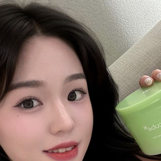 𝓐𝓻𝓲 on Instagram: "@medicube_korea #협찬 #엑소좀시카카밍패드 ✨ . . 오늘은 요철 없애는 데 딱인 홈케어 제품 들고 왔어용 👀 30초만에 피부 10층까지 촉촉한 보습으로 볼록피지 진정에 이주