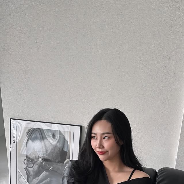 정인 on Instagram: "#광고 @standarderror_official 
허리부터 밑단까지 자연스럽게 떨어지는 입체적인 벌룬 핏의 스텐다드에러 데님 팬츠🖤미니멀한 디자인과 내추럴한 벌룬핏 실루엣이 귀엽고 착용감이 편해 데일리 팬츠로 딱🫶🏻

#스탠다드에러 #데님팬츠 #데님 #빈티지팬츠 #남녀공용팬츠 #바지 #팬츠 #데일리룩 #코디추천 #팬츠추천 #데님추천 #STANDARDERROR #DenimPants #Denim #Pants"