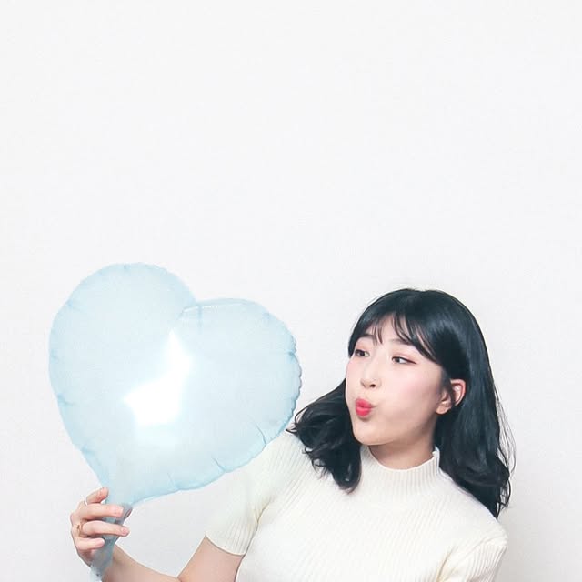 혜원스럽게 on Instagram: "#광고 📸 오늘, 우리 사진관 – 대학로점 방문 후기 ✔ 2025년에도 업계 최저가 유지 🫢 ✔ 포즈북 & 무선 리모컨 비치 → 뚝딱이도 OK! ✔ 고급스러운 색감 + 자연