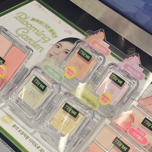 녕이츄 on Instagram: "#광고#투에이엔#블루밍가든 ✅️ 투에이엔 블루밍가든 5줄 솔직후기✅️ . ✔️🎀 For light & Bright  ⋰˚☆ 🎀 이라는 컨셉 답게 다가오는 봄 메이크업을 투에이엔 섀도우