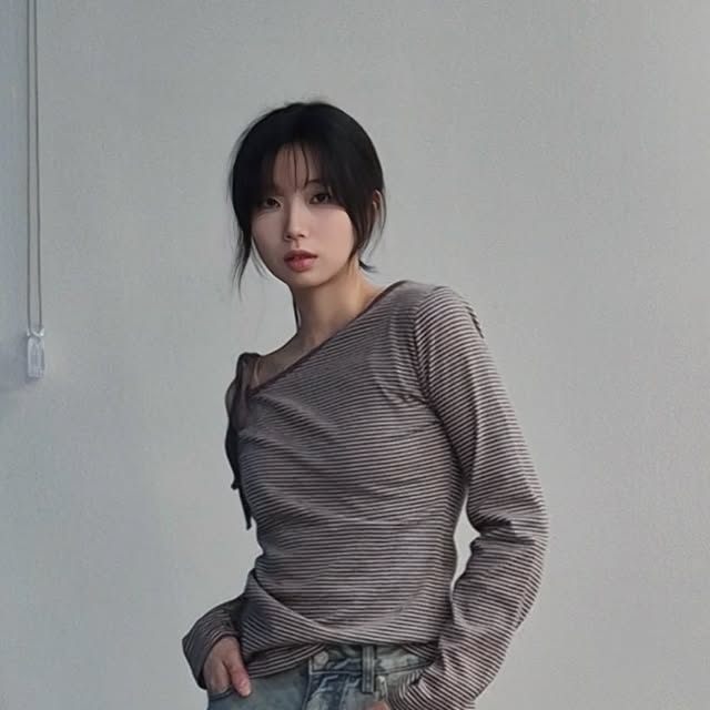 효빈 on Instagram: "#광고 데님벌룬팬츠💙 하비에게 벌룬팬츠는 혁명입니당(*´∀`)b 미니멀하고 빈티지한 바지 너무 좋아용"