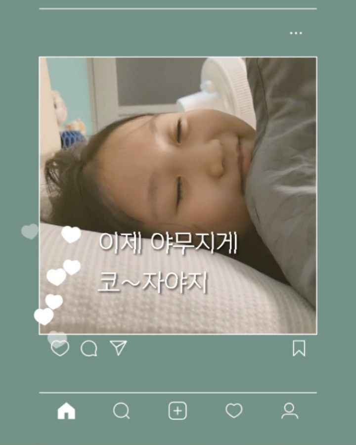 #협찬 피곤한데 왜 잠이 안오는거얏🫠

너무 피곤하면 더 잠안올때 있죠ㅜ
또 스트레스가 쌓이고 복잡한 일들 때문에
머릿속 과부하오면 또 잘안오구요ㅜ

나 진짜 꿀잠자고 싶다아!
하시는 분들.
식물성 멜라토닌이 들어있는
"멜라테닌 트리플" 추천 해요♡

남녀노소 누구나 하루한알만 먹으면 되서
정말 간편하구요♡
크기도 작게 나와서 하윤이도 쏙쏙 잘삼켜요-

멜라토닌이란 우리의 뇌에서 나오는 호르몬인데요,
일주기 리듬을 비롯한 다양한 생리적과정에 관여를 하고
우리의 수면의 질과 양이 수면호르몬인
멜라토닌의 양과 관계가 있대요🥱

잠들기전 30분에서 1시간전에 한알쏙 드셔주세요♡
꾸준하게 먹다보면 개운한 아침을 맞게 될거예요♡

.
.
.meditree.official

#메디트리 #멜라토닌 #멜라테닌 #불안 #예민
#잠안올때 #꿀잠 #수면 #숙면 #꿀잠자기 #리뷰어
#푹자기 #굿나잇