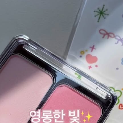 졔졔 그리고 옌주 on Instagram: "#광고
화알못 졔가 꾸준히 쓰고있는 색조템은
바로바로 #투에이엔 제품💗

🤎롱웨어링 파운데이션 미니는 19호 부터 23호까지,!
내 피부에 찰떡인 컬러를 고를 수 있는건 물론
미니 사이즈로 가볍게 가지고 다니기 좋아요!

🤍 퓨어 글래시 하이라이터는 가루 뭉침 없고, 펄이 크지 않은 고운 제형으로 은은하게 자연스러운 광이 슥 올라와 고급짐 뿜뿜이라구요✨

🩷 듀얼치크는 안 쓸 이유 전혀 없는 완전 가성비템,!
두 가지 컬러를 믹싱해 사용하면 자연스러운 컬러감으로 생기 더하기 댕가능✌️

💜글레이즈 바운싱 틴트는 끈적이지 않은 탕후루립 가능,!
패키지가 너무 귀여운데 또 은근 튼튼해서 선물용으로도 딱 좋아요!

전체적으로 패키지가 깔끔하고, 잘 부셔지는 제형이 아니라 오~래 쓰기 좋더라구요? 특히나 듀얼치크와 하이라이터는 진짜 한여름에도 너무 잘 쓴템이라 완전 추천해봐요!
#올영픽#올리브영추천템#올영필수템#러브버블컬렉션#롱웨어링파운데이션미니#컬러플레이듀얼라이너"