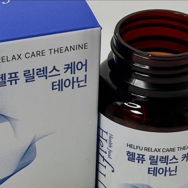 ✨살구패밀리✨ on Instagram: "#광고
헬퓨 - 릴렉스 케어 테아닌

스트레스에 좋다는 헬퓨의 테아닌을 먹어봤습니다!
하루 한 알 저녁마다 먹어줬어요💕

✔️ 스트레스로 인한 긴장이 심한 분
✔️ 마음의 안정이 필요하신 분
✔️ 마그네슘과 비타민B 한 번에 챙기고 싶으신 분

#헬퓨 릴렉스 케어 테아닌은 식약처에서 기능성 및 안정성을 인증받은 건강기능식품입니다! 거기에 국제 인증 마크인 코셔 인증을 받은 제품이에요 

스트레스 받으면 잠도 깊게 못 자고 심하면 밤을 새게되는데 테아닌으로 스트레스로 인한 긴장을 완화 시킬 수 있었어요 취침 30분 전 한 알 드시면 되는데 주의사항은 커피,홍차,녹치 등 카페인이 들어간 음식과는 비추천드립니다! 수면을 방해할 수 있어요!

스트레스 심한 직장인,주부 분들에게 추천드립니다
.
.
#광고#헬퓨#세로토닌#스트레스#수면영양제#테아닌#스트레스해소#수험생영양제#고등학생영양제#심신안정#수면#세로토닌영양제#피로개선#긴장감해소#불편증완화#만성피로완화"