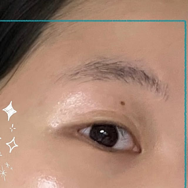 비비엔 ღ on Instagram: "#광고 민감피부,이제 pH 부터 확인하세요!👀
민감한 피부는 높아져 있는 피부 pH 때문인데요~
건강한 피부의 pH는 pH4.5 으로 pH 보호막이 무너지면 장벽이 손상> 손상된 장벽으로 외부 자극요인 침투가 쉬워져 쉽게 붉은기가 발생되는 거라

약산성 pH 환경개선이 외부자극에 의한 일시적인 붉은기 케어의 핵심이에요~

진정의 패러다임을 바꾸는 ✅에이시카365 흔적진정세럼 pH4.5 !
7일 체험 샘플링 KIT 는 1mL 샘플 7개 증정품 소개 및 7일 체험할 수 있고 리트머스 테스트 활용하여 샘플 사용 후 피부 pH 체크해 볼 수 있어 좋았구요:)

민감피부 특화 브랜드 에스트라가 찾은 민감붉은기에 최적화된 더마진정 솔루션 pH4.5CICA™ Zinc(징크)로 민감피부 진정 + 4X CICA로 손상된 피부장벽개선 + PHA로 약산성 환경개선해주는 데요~

건강한 피부 pH를 위한 최적의 제형 pH 범위 4.5 제형만 약산성이 아닌, 피부표면 pH를 약산성으로 12시간 유지시켜주는 기술 적용 3D 그물망 구조에 pH4.5CICA™를 가둬 12시간동안 피부pH를 약산성으로 유지시켜줘요!

*  사용 직후 민감피부 열감케어 175% 개선
*  사용 3일 후 일시적인 붉은기 76% 개선
*  사용 7일 후 불균일한 피부톤 2.7% 개선

기존의 에이시카 세럼에서 완전히 리뉴얼되어 출시되어
흔적 진정, 일시적인 붉은기까지 잡아 진정 효과가 더 좋아졌는 데요~

계절이 변화할 때 붉은기가 올라오는 데 붉어진 피부에 발라주니 쿨링, 진정도 되고 바른 다음 날 피부결이 정돈되서 피부가 좋아보이더라구요~

🔖에스트라 에이시카365 흔적진정세럼 pH4.5
40mL 본품 1개 + 20mL 추가 증정 + 에이시카 크림 1mL 샘플 증정 하면서 올리브영에서 4월 동안 25% 할인한다고 하니 링크 남겨드릴게요:)

https://m.oliveyoung.co.kr/m/goods/getGoodsDetail.do?goodsNo=A000000222839

.

#pH4.5약산성시카세럼 #에이시카약산성세럼 #에스트라약산성세럼 #올영진정세럼추천 #약산성시카세럼 #약산성붉은기진정세럼 #에이시카붉은기세럼 #올리브영진정세럼 #에이시카흔적진정세럼 #에이시카세럼 #흔적진정세럼 #에이시카 #흔적세럼 #진정세럼 #에스트라#민감피부 #진정 #흔적 #붉은기 #잡티"