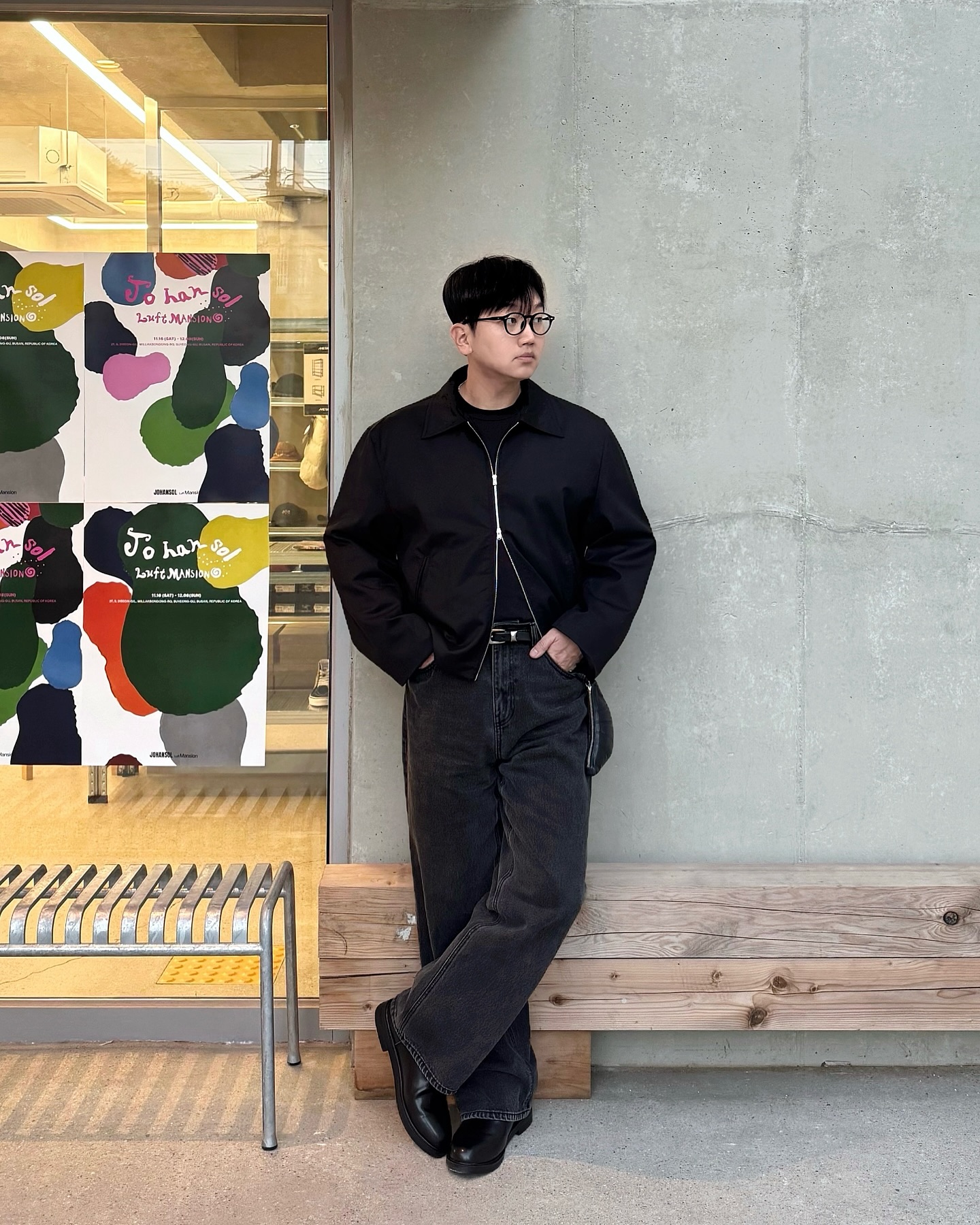 #광고 auftritt_official

넘나 멋진 첼시 부츠 어떤데

신발 아웃솔 바닥 로고가 너무 예쁜
깔끔하고 미니멀한 첼시 부츠에요

사이드벤딩이 있어서 신고벗기 편하고
부드러운 곡선의 쉐입까지 이쁨 잡채

라미네이팅 소가죽이라 내구성도 강하고
쿠션 인솔로 푹신하기까지 

4.5cm 키높이로 다리도 길어보이네요

MADE IN KOREA 국내 생산으로
퀄리티까지 좋네요

남녀 공용이니 커플 신발로도 좋아요

겨울철 깔끔한 부츠 찾으시는 분들께
적극 추천 드려요

아우프트릿 베이직 첼시슈즈
auftritt_official

#첼시부츠 #첼시슈즈 #첼시부츠추천
#아우프트릿 #auftritt_official #AUFTRITT