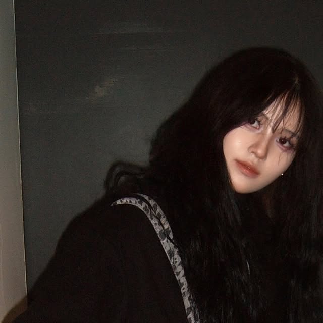 박가현 Gahyeon on Instagram: "#광고 보부상인 저에게 필수템이 되어버린 크고 넉넉한데 예쁘고 탄탄한 가방! 요즘 제 일상에 빠져선 안될 아이템이 되어버린 에르에르의 레오파드에코백•••🖤 아무렇게나 들어도 탄탄한 재질 덕분에 예쁜 핏이 나와요 수납공간이 워낙 넉넉해서 여행 갈 때도 좋을 거 같아요! 

#erer #에르에르 #스트릿패션 #ootd #한남동브랜드 #여성브랜드 #남성브랜드 #에르에르가방 #가방추천 #패션브랜드추천 #에르에르한남 #한남동쇼룸  #프리랜서모델 #페이모델 #여자모델 #한국인모델 #fyp #fypシ #뷰티모델 #freelancermodel #06 #패션모델 #촬영문의 #ulzzang #koreamakeup #koreanmodel #협찬모델 #lookingforagency #꾸안꾸"