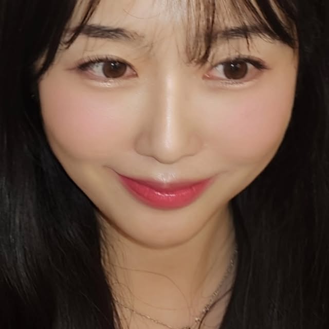 @jhslaaa on Instagram: "내가 사랑하는 색조브랜드 투에이엔의 블루밍가든 신상💓💓 좋아하는 러버블 페어리에 이어 쿨톤이 자연스럽게 뉴트럴한 메이크업을 할 수 있는 드리밍컬러 어디든 어
