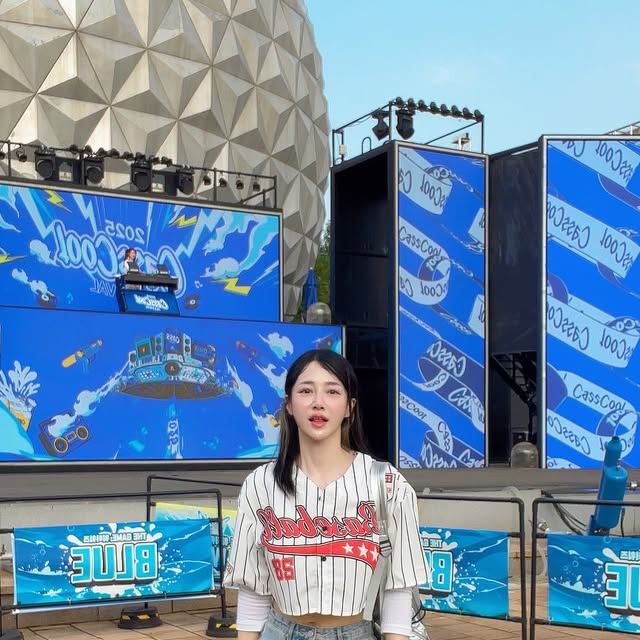 네이버 상위1프로 리뷰어 🥇 god_taeri on Instagram: "#카스축제 🔥  2025 casscool  다녀왔어요.
분명히 흠뻑쇼처럼 무지막지 물대포아니었는데...ㅋㅋ하면서
물대포찾아다닌ㅋㅋㅋㅋ💦🌪️
(친구에게는 응~~옷 별로 안젖어 여벌 필요없어 ㅋㅋㅋ이러구 ㅋㅋㅋ)

전참시에서 봤던 ..GD콘서트에 함께한 wing...비트벨라하우스 영접..소름이....전소미는 인형이고 화사는 넘나 매력터졌댜..✨

woodz,이승윤..LUCY 는  날..방방뛰게한..
밴드 왜이렇게 날 설레게 해~~??

그끝은 우일이형 헤어 몰골로 귀가했다는 썰..ㅋㅋㅋ
올해도 넘 즐거웠어~카스쿨~💕✨🎉✨
내년에 또 만나~😎

@official.casscool 

#카스쿨 #2025casscool#casscool #카스축제 #맥주축제
#카스페스티벌 #2025카스쿨 #서울랜드"