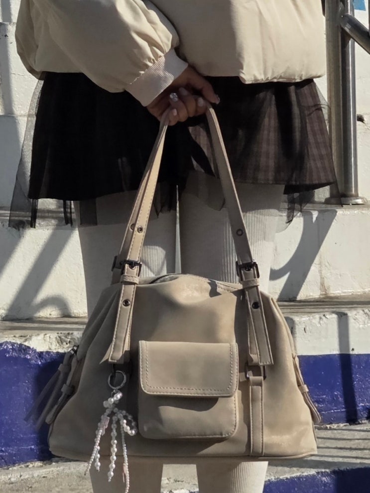 오사와 셀렉트샵 추천, 빈티지 무드 뿜뿜하는 OSAWA 피그마 포켓 레더 숄더백 후기 (아이보리)