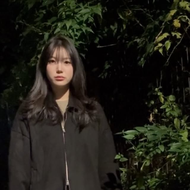 나영 on Instagram: "#광고 아이러니포르노 스웨이드 자켓
블랙 M사이즈
넉넉한 오버핏으로 데일리룩 완성!
카라넥으로 클래식한 무드와 뒷면 핀턱 디테일이 예쁜 자켓🤍
소프트하게 부드러운 재질!

#아이러니포르노화이트라인 #IRONYPORNOWHITELINE #남여공용자켓 #자켓 #레더자켓 #스웨이드자켓 #아우터 #레더 #데일리룩 #자켓추천 #JACKET #LEATHERJACKET #SUEDEJACKET #アウター #レザージャケット #スエードジャケット #デイリールック"