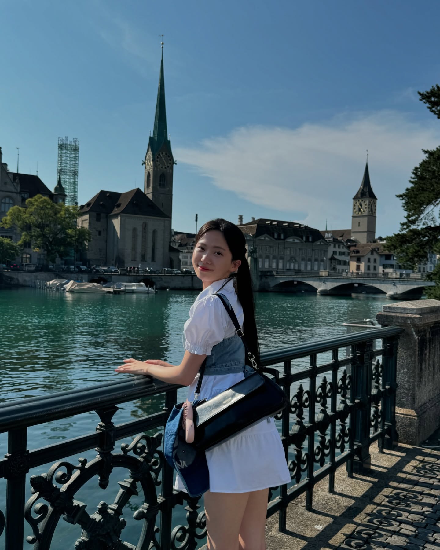 엄청 행복하고 신나고 재밌고 즐겁고
좋은 수식어는 온통 다 붙었던 그 날💙🤍🩵

사랑했어, 취리히🩵

#스위스여행#유럽여행사진#여행되새김질#switzerland🇨🇭#취리히