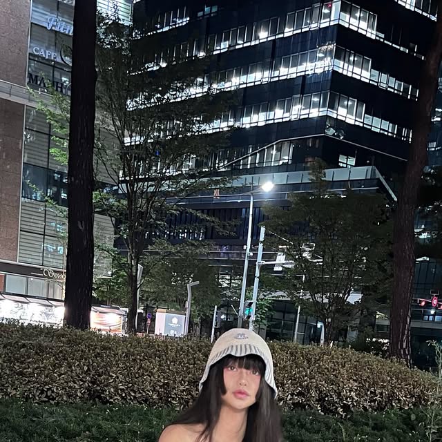 류혜니 on Instagram: "#광고 
이 구역 느좋 대장😎

빈티지한 컬러감과 캣워싱 포인트로
4계절 코디 가능해버림 🩶🖤

ℹ️pants :  87-STAN162 워시드 빈티지 캣워싱 와이드 데님팬츠 빈티지옐로우

#스탠다드에러 #STANDARDERROR #남여공용팬츠 #데님 #데님팬츠 #팬츠 #바지 #와이드바지 #워싱팬츠 #와이드팬츠 #데일리룩 #바지추천 #DenimPants #Denim #Pants"