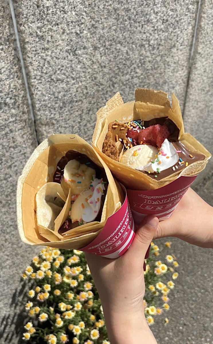 홍대 대표 길거리 디저트 맛집인 달꽃크레페