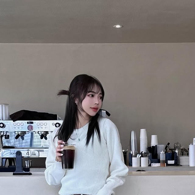 나현 on Instagram: "#광고#협찬
🪽스탠드에러🪽
🫧벌룬핏 워싱 와이드 데님팬츠 “빈티지인디고”

🎲허리 밑단 부터 떨어지는 자연스러운 벌룬 Fitttt
♟️빈티지와 트렌드를 함께 잡은 kicckkk
🎮민감한 피부를 가진 나에게 Chill함을 준 제품

#스탠다드에러 #STANDARDERROR #남여공용팬츠 #데님 #데님팬츠 #팬츠 #바지 #와이드바지 #워싱팬츠 #와이드팬츠 #데일리룩 #바지추천 #DenimPants #Denim #Pants"
