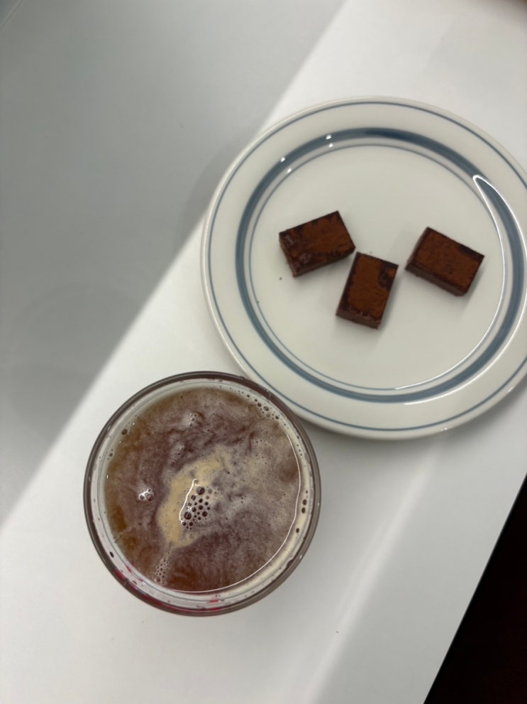 메이커스 파베 초콜릿 커피와 어울리는 힐링의 단맛