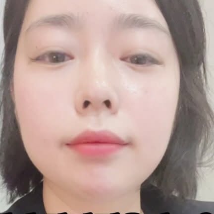 고지연 (다라온맘) | 워킹맘의 다이어트 on Instagram: "#광고

8월 올영픽 추천템으로
이번에 파우치 싹 다 교체해봤어용

✅롱 웨어링 파운데이션 미니
#20 복숭아 올영단독구매가능해여

✅퓨어글래시 하이라이터
슈가베일

✅컬러플레이 듀얼라이너
#01 허니피치
#04 로지캔디
듀얼라이너 신세계

✅듀얼치크
16호 핑크 텐션

✅베러미 아이팔레트 16 버블캔디
쿨톤맛 핑크 입문템으로 사랑스러움 한도초과

✅글레이즈 바운싱 틴트
9호 캔디츄
15호 피치버블

화장이 달라졌는데 
생기발랄 너무 예뻐보이지 않나용

💚 다른 투에이엔 제품 보기💚
https://bit.ly/3YYFX8Q

#올영픽 #올리브영추천템
#올영필수템 #러브버블컬렉션
#롱웨어링파운데이션미니 #컬러플레이듀얼라이너"