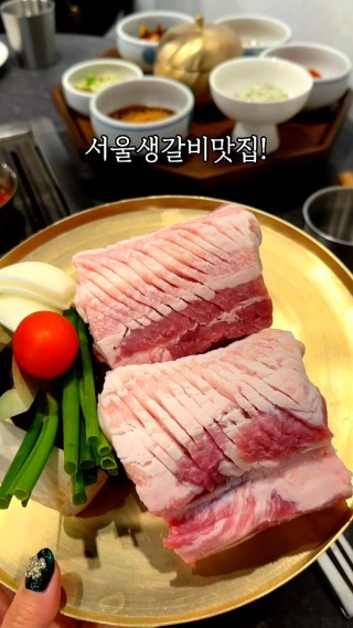 🔻서울돈🔻

📍위치 
서울특별시 은평구 통일로83길 6-16 1층 

⏰영업시간 

목요일-화요일 
pm4:00-24:00
매주 수요일 휴무‼️

📞0507-1394-1428

#연신내생갈비#연신내고기집#연신내삼겹살#은평맛집#연신내밥집#연신내데이트#은평구고기집
#연신내가족외식#갈현동맛집#갈현동고기집
#연신내서울돈#서울돈#연신내고기맛집 
#서울고기집#서울생갈비맛집#가족모임추천#된장술밥 : 클립