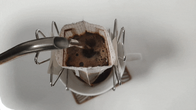 드립백 커피 내릴 때 잔이 낮아서 잠긴다면