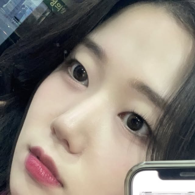 @seo.r1n on Instagram: "#광고
요즘 뜨고있다는 화장품으로 화장을 해보았는데요?
너무 만족스럽답니다 ?
열일하는 투에이엔에서 이번달에 신제품이 나왔는데 너무 만족스러운거 어쩔거야.
전체적으로 색감과 텍스처가 뽀용하게 잘 올라오고 발색이 예쁘게 잘 올라오는 투에이엔 제품들은 지금! 올영에서 평균 20% 할인된 가격으로 만날 수 있다는 사실✨
참고로 9월 올영픽은 틴트, 서린픽은 듀얼치크♥︎

#올영픽#올리브영추천템#올영필수템#러브버블컬렉션#롱웨어링파운데이션미니#컬러플레이듀얼라이너"
