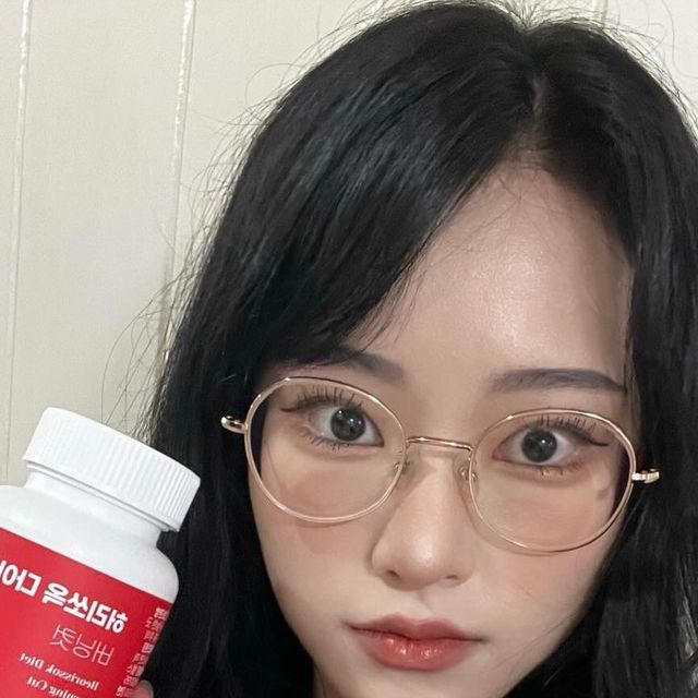 지연 on Instagram: "#광고
체지방, 내장지방, 허리둘레, 뱃살감소에 효과가 있는 가르시니아 함유로 ‘라인‘을 잡아주고 탄수화물이 체지방으로 바뀌는걸 막아주는 효과가 있다고해요!

일반식품이 아닌 식약처에서 기능성을 인정받은 다이어트 건강기능식으로 현재 정가 23,1000원 ->헬스하우스 스마트스토어에서 쿠폰 사용하면 9,900원으로 하루 100원으로 부담없는 가격대로 구입할수 있다고해요! 

#광고#허리쏘옥다이어트#가르시니아#다이어트보조제#칼로리컷팅제#체지방컷팅제#다이어트영양제#유지어터#복부비만#뱃살빼는법#헬스하우스#얼죽아"