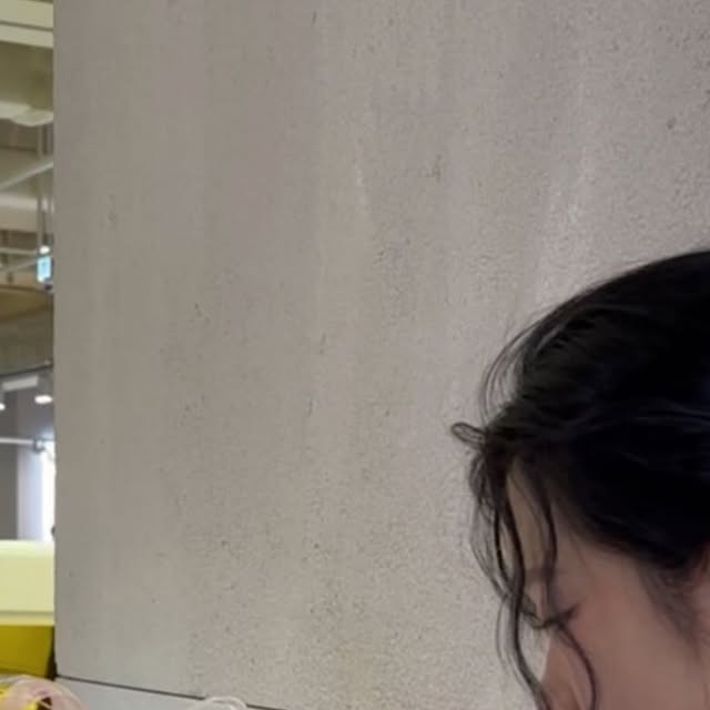 현 쥬 on Instagram: "#광고 ➿@2an_official 💌
연말 느낌 낭낭한  𝑮𝒊𝒓𝒍𝒔’ 𝑵𝒊𝒈𝒉𝒕 𝑪𝒐𝒍𝒍𝒆𝒄𝒕𝒊𝒐𝒏 ﾟ.*･｡ﾟˎˊ˗

요즘 핫한 더현대에서 색조 맛집으로 유명한 @2an_official 의 새롭게 런칭된 걸스나잇 컬렉션에 초대받아 다녀왔어요✨

평소 눈여겨보던 𝟐ª𝐍 제품들이 최대 40%까지 할인해서 
듀얼 치크와 아이파레트, 하이라이터까지 구매했답니다-!! 예쁜거 옆에 예쁜거 한가득💗

제품 구매 시 스쿱 이벤트에도 참여할 수 있어요-!! 
여러분도 더현대 비클린 팝업에서 𝟐ª𝐍의 𝑮𝒊𝒓𝒍𝒔‘ 𝑵𝒊𝒈𝒉𝒕 𝑪𝒐𝒍𝒍𝒆𝒄𝒕𝒊𝒐𝒏을 만나보세요✧*:･ﾟ

🎀투에이엔 더현대 비클린 팝업 B2
🗓️ 12/5(목) - 12/12(목)

#투에이엔#2an#투에이엔팝업#걸스나잇컬렉션#듀얼치크#베러미아이팔레트#퓨어글래시하이라이터#더현대#더현대서울#더현대팝업#더현대비클린팝업#비클린팝업#팝업추천#팝업스토어#연말데이트"