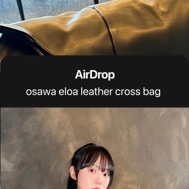이구름 on Instagram: "첫 #광고 @osawa_official 
_
은은한 광택감에 유연한 소재의 가방으로 
수납공간이 넉넉하고 같이있는 미니 파우치가 활용도가 높은데
나같은 보부상에겐 딱인 가방..♥ 
그리고 스트랩조절이 가능해서 
다양하게 연출 가능해서 요즘 내 애착가방🥨
블랙처돌이의 #가방추천"