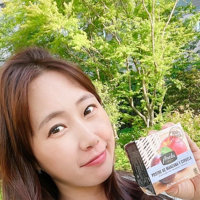 💋뷰티ㆍ패션👙인플루언서 🎀 퓨리걸 🎀 on Instagram: "#협찬

다이어트를 하면 변비가 생겨서 화장실 가기가 힘들었는데
#아넬라 #퓨레 먹으면서는 편해진거있죠~

시판되고 있는 푸룬주스의 뒷면 원재료를 보면
대부분 화학첨가물이 들어있어 설사를 억지로 유발하지만 
아넬라 생푸룬은 과일의 자연스러운 맛과 영양소, 천연 생과일 100%만 담아 첨가물이 없어 임산부가 먹어도 되는 안전한 푸룬이랍니다!!
설탕X 보존제X 비타민X 방부제 X 오직 과일만 100%라니 대박!!

그리고 맛도 좋아서 자꾸 생각나는맛??
냉장고에 넣어 차갑게 먹어도 새콤달콤 하면서 과일맛도 느껴지고;;
아무튼 넘 맛있어용^^

그리고 활용도도 좋아서 억지로 먹어야하는 푸룬주스와 달리
요거트, 스무디, 디저트나 베이킹 재료로도 활용 가능!!

좀 더 사서 쟁여놔야겠옹^^

#무첨가푸룬#푸룬주스#암산부변비#푸룬다이어트#건강한푸룬#다이어트변비#아넬라생푸룬#아넬라푸룬#푸룬주스대신#맛있게#첨가물없는#아넬라퓨레#임산부푸룬주스#푸룬주스대신아넬라"