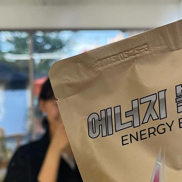 소연 on Instagram: "L-카르니틴 1000mg 최.대.함.량의 에너지 부스터이자 요즘 내 동기부여 에너지볼트 ! 마셨으니 가야지 ,, 하면서요 !^^ 운동 가기 전에 챙겨 먹고 가는데용 복분자 레모네이드