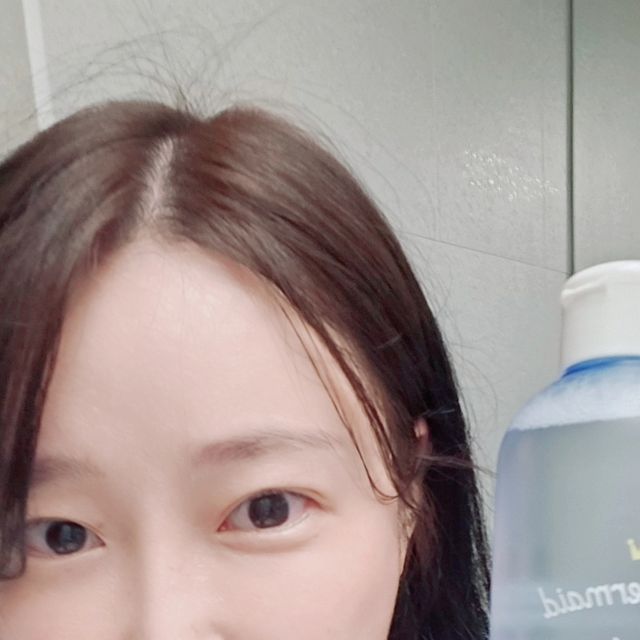 소정❣❣ on Instagram: "#광고 여름내 지치고 붉어진 내피부! 뷰티레시피 인어공주토너로 진정시켜볼까용?😙 🌈수분손실을 막아주고/ 피지,각질케어도 뛰어나요👍 자연유래 피부진정 성분