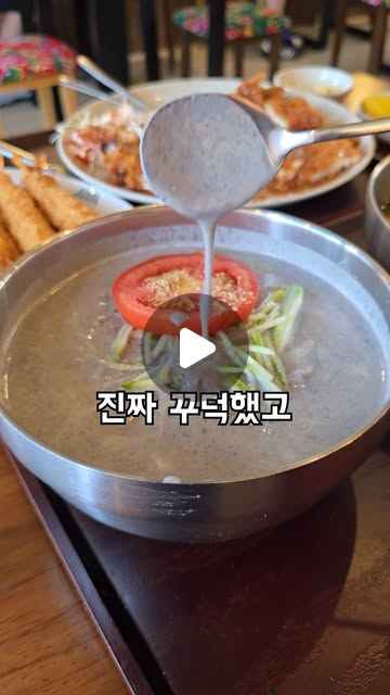 치즈 on Instagram: "#광고 지갑이 가벼울때 부담없이 들어가면 
무조건 든든하게 나올 수 있는 갓성비 맛집🎵

일반은 7천원 곱배기도 단돈 8천원‼️
푸짐하고 맛있는데 가격까지 놀라워
매일 아침 직접 담는 김치들도 최고고👍

짝꿍이 고른 왕돈까스는 진짜 이름대로 왕 큼!! 
두툼한 고기와 바삭한 튀김 케요네즈 양배추
진짜 새콤 달콤 잘 어울린다네요

거기다 인천  No.1 으로 소문난 콩국수
요거요거 안먹어볼 수 없죠❓️
맷돌로 갈아내 진짜 꾸덕보스였고
양도 진짜 많앙😁😁♥️
날도 더운데 요것도 꼬옥 드셔보세요 

#인천논현역맛집#인천소래포구역맛집#인천논현맛집#인천남동구맛집#인천논현국수#인천논현콩국수#인천논현돈까스#인천논현칼국수#인천논현멸치국수#콩국수#멸치국수#국수"