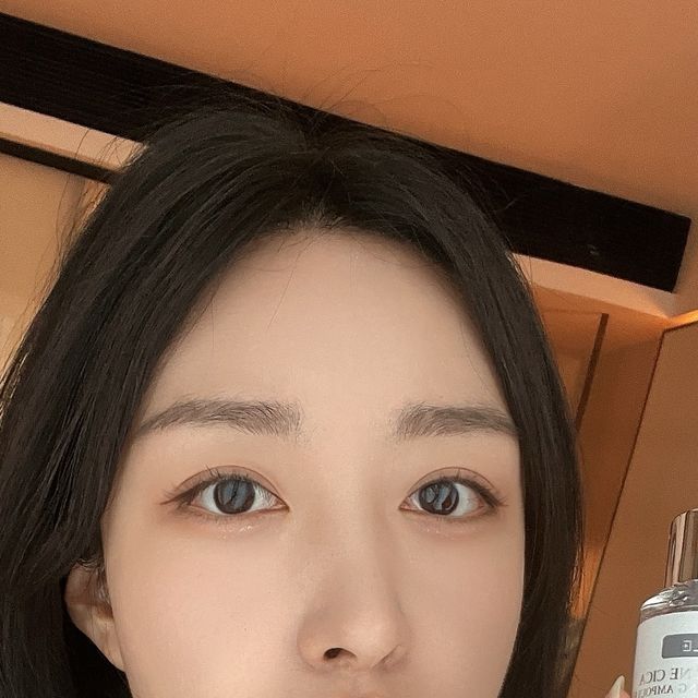 H͜͡Y͜͡A͜͡N͜͡G͜͡ on Instagram: "#제품제공 #임피엘 #아줄렌 #트러블앰플 여행 갈 때 마다 올라오는 트러블때문에 이번 여행에는 임피엘 | 아줄렌 시카 엑소좀 앰플을 챙겨왔어요. 앰플의 예쁜