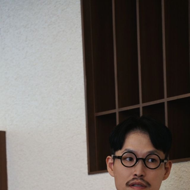 안성배 on Instagram: "#광고 ⬇️ "나도 20장 올라간다🔥🔥" 13장으로 하루를 꾹꾹 눌러 담았어요 평소 내피드랑 다른 너낌.. 임자는 이런게 인서타 감성 이란다... . . [경성] 京城 하늘과 바람 BK