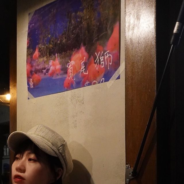 임라온 LIMRAON on Instagram: "#광고 무드와 음식의 페어링, 유영 ㅤ 통창으로 보이는 성북천 뷰 차분한 분위기 우드톤의 감각적 인테리어 직접 선별한 제철 해산물 요리와 잘 어울리는 주류도 가