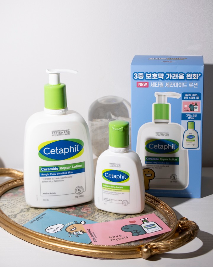 #광고 cetaphil.korea 

1월 올영픽 ✨
세타필 세라마이드 로션 사용해보았어요!

473ml 본품과 118ml 증정, 꼼지락 다이노 콜라보 카트스티커 2종이 들어있는 든든한 기획세트인데요.

제가 임신하고 나서 튼살 크림으로 애정하는 세타필 세라마이드 로션 !

보습과 영양을 통한 건조함 방지로 86.7% 가려움을 일시적으로 완화*해주고 세타필만의 TRIPLE BARRIER 기술로 무너진 피부 장벽 극복에도 도움을 줘요 ✨

약산성 포뮬라로 피부 장벽 강화와 피부자극지수 0.00%로 매일 매일 사용해도 피부 자극이 적답니다!

바디뿐만아니라 얼굴 가려움* 피부자극, 당김(각질)을 한번에 케어하는 올인원 로션이라는거 ! 

실크처럼 부드럽고 피부에 촉촉하게 스며들어 산뜻한 마무리감이 정말 좋답니다 😉

특히 임산부들 배에 바르는 로션 찾으신다면 왕추천 ,, 저도 열심히 쓰다보니까 호로록 다써가서 또 구매 각 !! 1월 올영픽으로 만나보세요 😎

#세타필 #세라마이드로션 #세타필로션 #저자극로션 #민감성로션 
#바디로션 #올리브영바디로션 #올영픽 #올리브영추천템

*피부 가려움 +86.7% 완화
(피부 건조로 인한 가려움 완화 테스트 완료)
 > 4주후 가려움 완화 +86.7%
기간: 2024.05.22~2024.06.20 / 기관: 엘리드, , [EL-240326168](N=22, Ellead Skin & Bio Research, Korea, 2024/05/22-06/20, 4주 사용 후 VAS(Visual analog scale)를 이용한 조사 대상자의 주관적 가려움 평가 결과)