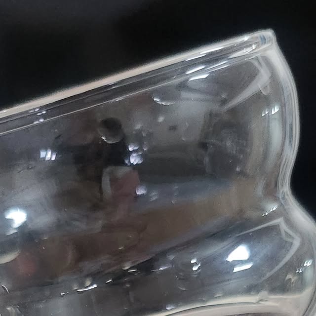 버니 on Instagram: "#협찬
탱이하우스 유리컵 애벌레컵 소개할게요
(애벌레잔300ml)심플한 디자인덕에 ,세련된 홈카페 분위기 연출이 가능해요 ♡

​내열 유리라서 뜨거운 음료, 차가운 음료 
모두 사용 가능하구요

 내열 유리지만 가벼고,튼튼하면서 막 쓰기 좋았어요 .

요런 독특한 모양의 컵 보신 적 있나요?
​카페에서 자주 보던 🥤  컵이기도 해서 분위기로도 제격입니다

그립감도 요고요고 자꾸 만지구 싶음 🥃
마이홈 에서 사이다,커피,물, 다양하게 즐겨 마시구있습니당~  안정감있는 이그립감 미칩니당
그리구 얼음소리도 🧊 넘흐 좋아요~~~

​
2개 세트로 저렴한 (현재 1+1 )
가격에 퀄리티까지 만족.♡
이 가격에 이 퀄리티.. 무조건 구매해야 해요 ❤️ 

#광고#내열유리잔#홈카페유리잔#홈카페컵#탱이하우스유리컵 #탱이하우스 #탱이하우스유리잔"