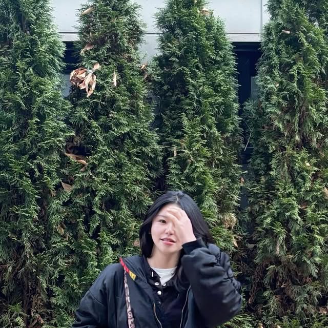서유경 on Instagram: "🍂 요즘 손이 자주 가는 #가방 

［ 제품명: ow-148 헤이즈 #레오파드 빅 #숄더백 ]
➥ 레오파드 브라운  #광고 

.
.

 #캐주얼 한 날에도, 조금 꾸민 날에도
툭 걸치기만 하면 포인트가 되는
#오사와 Haze Leopard Big Suede Shoulder Bag 🐆

부드러운 스웨이드 소재에
#bigbag 이라 수납력 넉넉해서 
#데일리룩 으로 딱이에요.
레오파드 패턴인데 부담스럽지 않아서
블랙 코디에 특히 잘 어울리더라구요.

가방 하나로 분위기 바꾸고 싶은 날 추천드려용🤍
.
.
.
.

【 👜 https://osawa.co.kr 】

 #OSAWA #가방추천 #여성스트릿 #페미닌 #트렌디룩 #코디추천 #모던시크 #스트릿패션 #아담소녀"