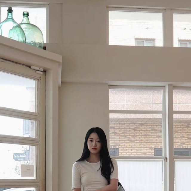 이젼 on Instagram: "협찬 스탠다드에러 87-STAN054 캣샌드 레인 워싱 와이드 데님팬츠 라이트 인디고 S사이즈 입어봤어요👖 자연스러운 와이드 핏에 캣 브러쉬와 세로 워싱, 채도가 낮은 빈티지