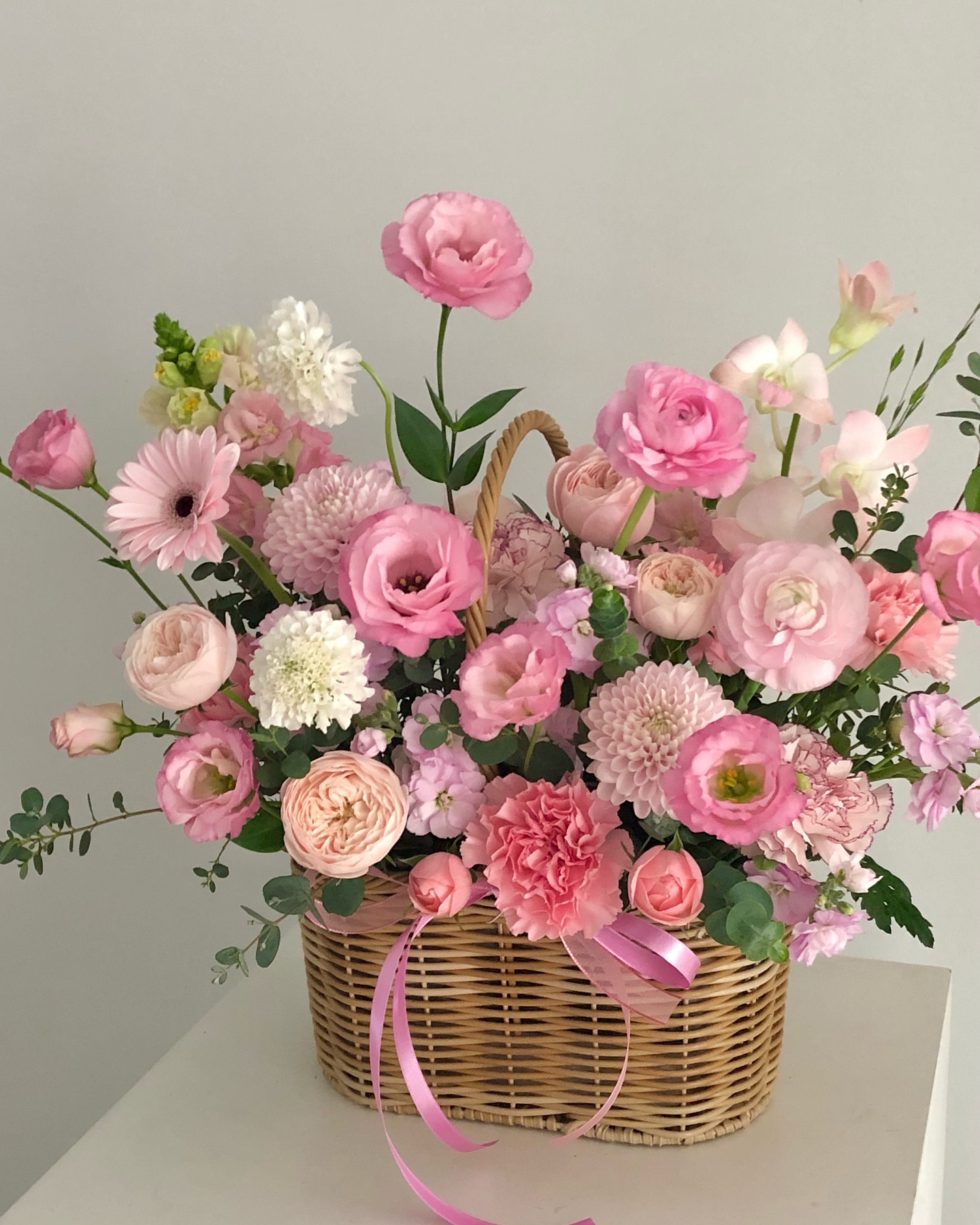 💗🎀💗🎀💗

𖤐생화상품은 예약제로 진행하고 있어요!
𖤐원하시는 색감,무드는 최소3~4일전(주말제외)부탁드리며 당일이거나 하루전 또는 꽃사입 이후 주문건은 매장에 있는 꽃으로 맞춰 제작해드려요

#신상플라워꽃바구니

 ꕤ 꽃 예약문의 ꕤ 
𝑲𝑨𝑲𝑨𝑶 . 신상플라워 

𖤐부산,김해 배송가능(퀵배송비 별도)