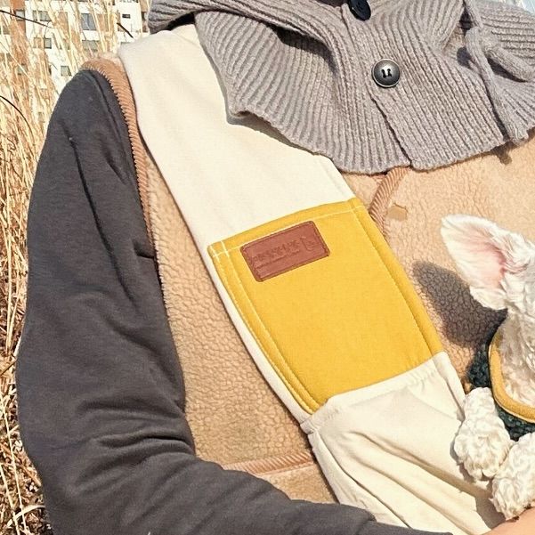 복승이 on Instagram: "#광고 #꽁냥꽁냥제이 #강아지슬링백 

우리댕댕이 너무 작아서 슬개골탈구가 항상 걱정이라 등산이나 
오래 걸을때 항상 제가 안고 갔었는데 이젠 꽁냥꽁냥제이 강아지 포대기와 함께면 언제 어디서든 편하게 함께 다닐 수 있어요

너무 가볍고 내부 통기성 좋은 메쉬소재로 댕이가 답답하지 않아요

또한 10cm길이조절 가능한 스트랩으로 상황에 맞게 편하게 이용할 수 있었답니다 

댕댕이를 줄에 매고 걸을땐 가볍게 댕이 산책가능으로도 유용할거 같아요 또한 짱짱하고 내구성 좋아 망가짐 없이 오래 쓸 수 있어 다성비도 쵝오💫

댕이 슬개골걱정없이 언제어디든 함께할 산책가방이랍니다❣️

#강아지포대기 고양이이동장 #강아지산책가방 #강아지가빙 #고양이가방 #강아지용품추천 #댕댕이소통 #리뷰어 #솔직리뷰 #협찬리뷰 #협찬문의디엠"