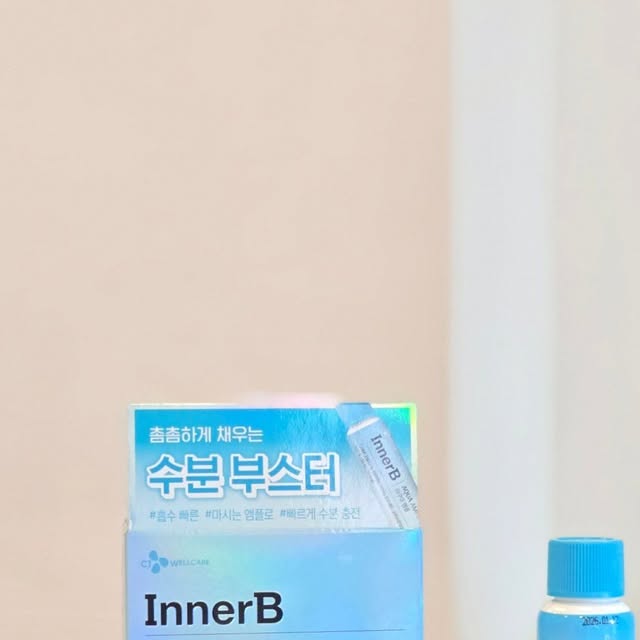 반짝반짝 빛나는 🌌 자경 🎶 on Instagram: "#광고 #이너뷰티 아무리 덧발라도 해결되지 않는 속건조... 화장이 들뜨고, 번들거리는 유분광이 고민이라면? 투명한 속광 & 티 없이 맑은 결광을 위