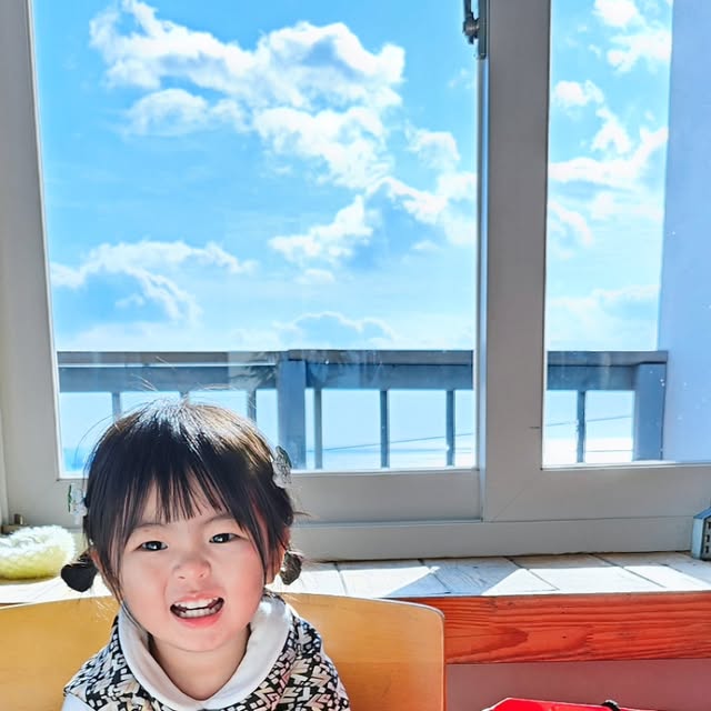 장정인 (서아떠아맘🩷) on Instagram: "#광고 #협찬
다가오는 연말 6년근 고려홍삼으로 마음을 선물하는건 오때요~?🧡

연말이라 모임도 많은데 6년근고려홍삼이라 진한 홍삼맛‼️을 느끼면서 피로회복과 면역력까지 높일 수 있다니~노화방지에도 도움된다니 얼마나 조앙✨️

100%.국내산홍삼으로 홍삼 고유의 향과 맛을그대로~많은 연예인들도 함께한대요❤︎

고급스러운 전용쇼핑백으로 연말선물로 넘 좋게따.ᐟ.ᐟ

#상아제약#6년근홍삼정데일리타임#홍삼정#홍삼스틱#홍삼선물#피로회복#면역력

#엄마가관리하는계정입니다 #accountrunbymom"